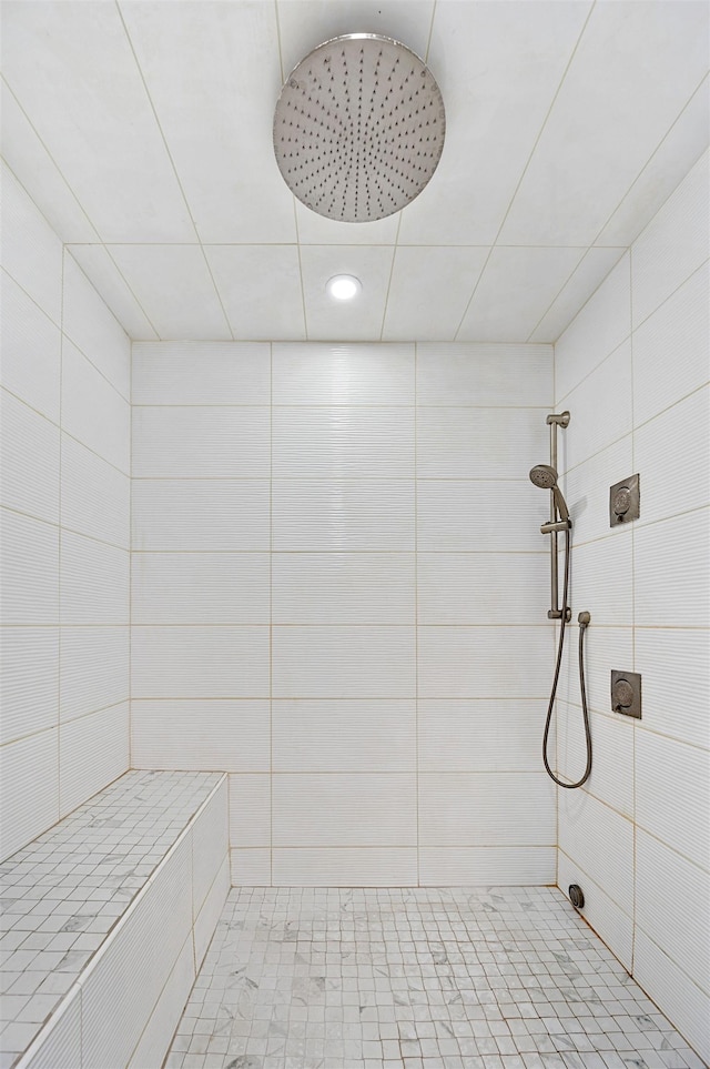 bathroom featuring a tile shower