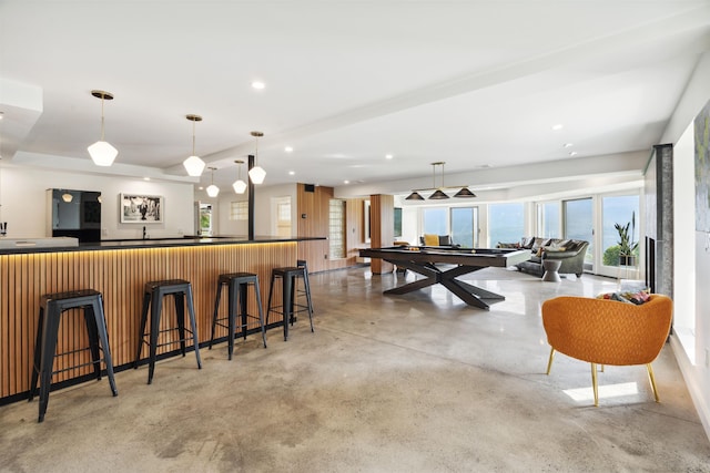 kitchen with a kitchen breakfast bar and decorative light fixtures