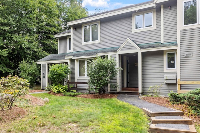 view of front of home featuring a front lawn