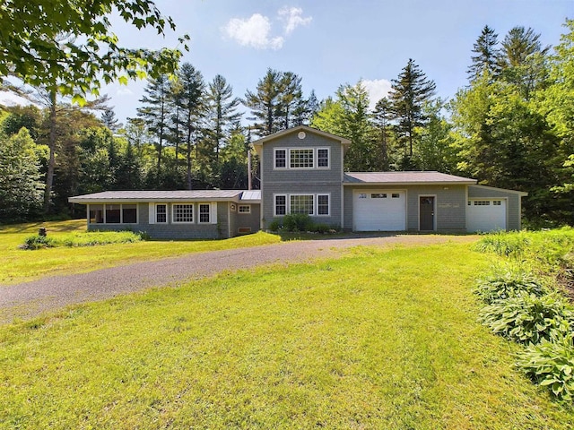 view of front of home featuring a front lawn and a garage