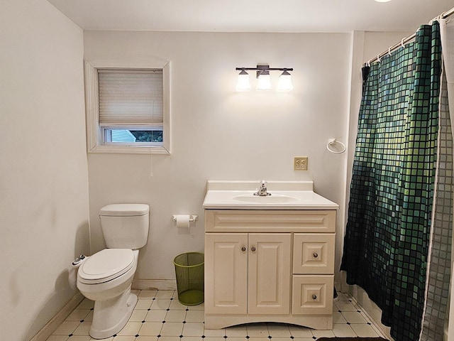 full bath featuring curtained shower, baseboards, vanity, and toilet