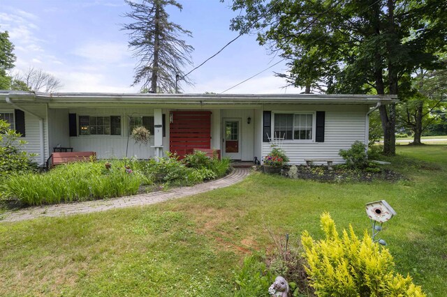 ranch-style house featuring a garage and a front lawn