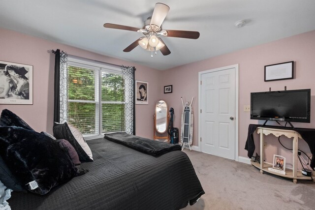 carpeted bedroom featuring ceiling fan
