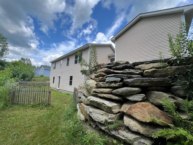 Listing photo 3 for 21 Sugar Maple Village Dr, Townshend VT 05359