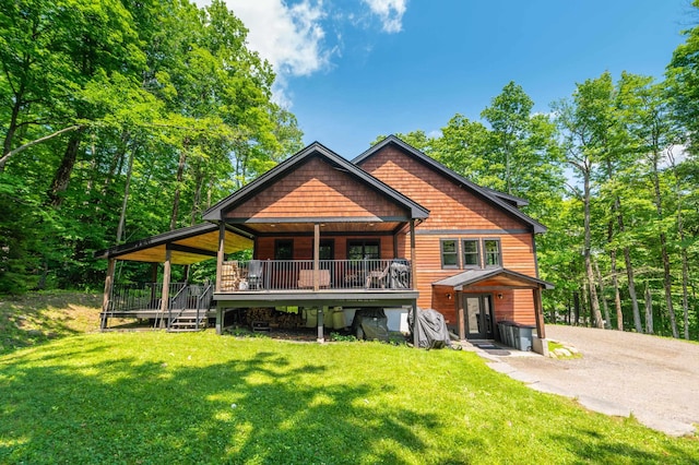 view of front of house with a front lawn