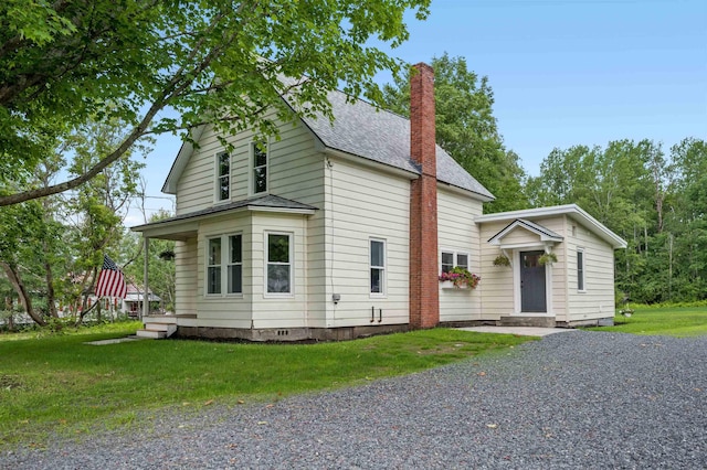 view of front of property with a front lawn