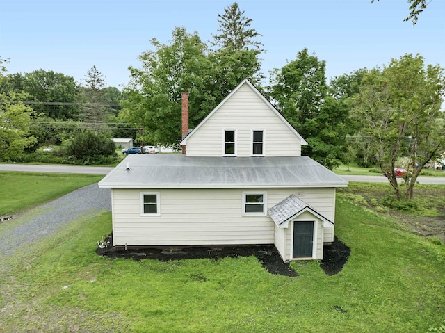 view of side of property featuring a yard