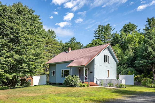 view of front of house with a front yard