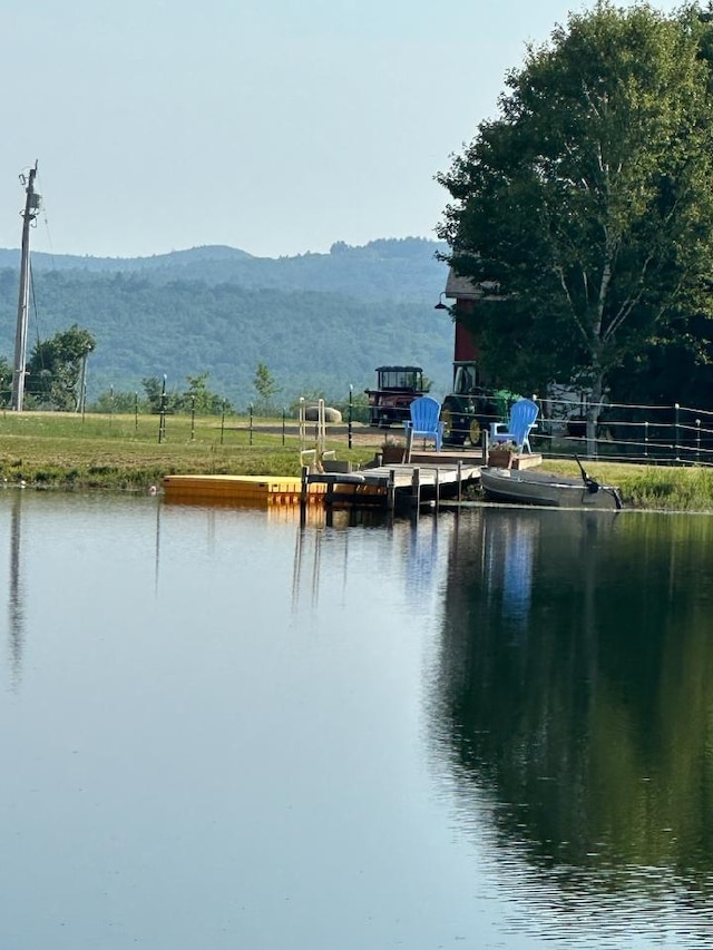 water view featuring a mountain view