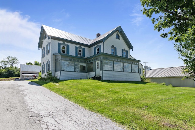 view of front of house with a front yard