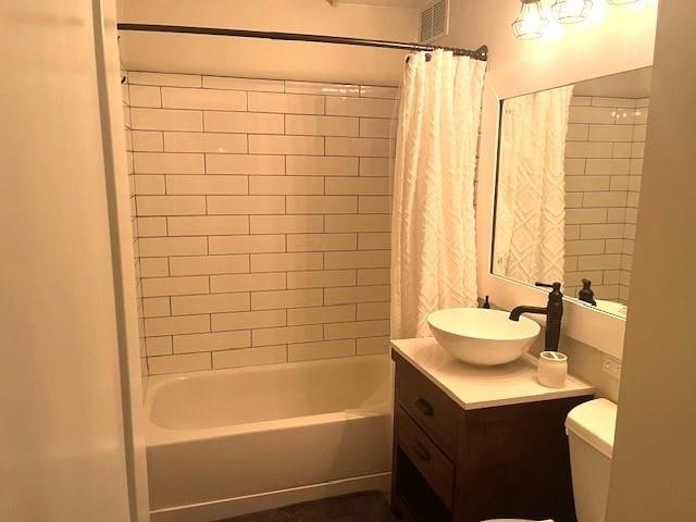 full bathroom featuring shower / bath combo with shower curtain, vanity, and toilet