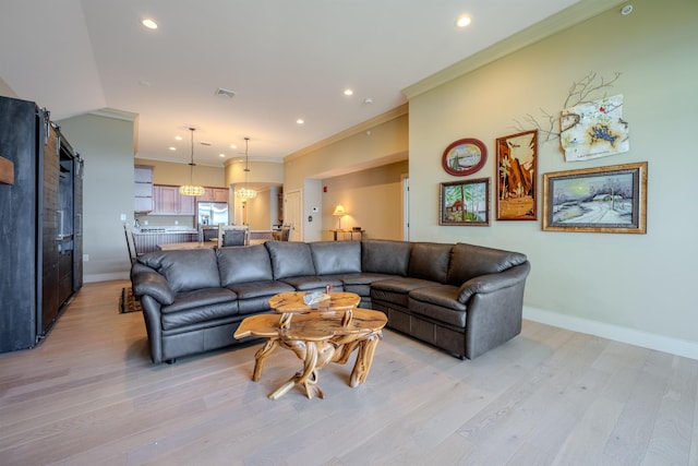 living area featuring visible vents, baseboards, crown molding, light wood-style floors, and recessed lighting