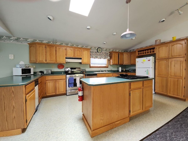 kitchen featuring lofted ceiling, sink, pendant lighting, a kitchen island, and stainless steel appliances