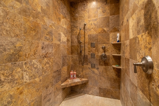 bathroom featuring tiled shower