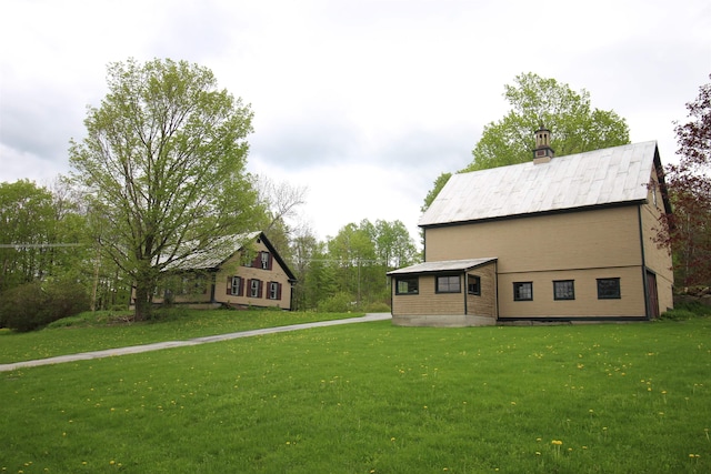 view of front of property featuring a chimney and a front yard
