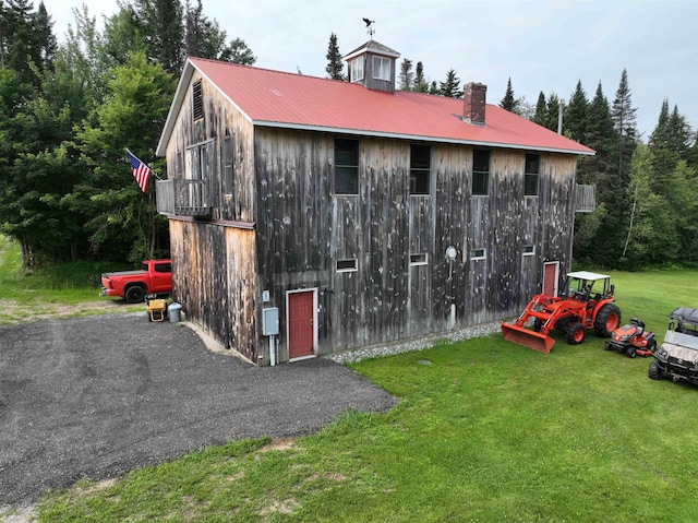 view of outdoor structure featuring a lawn