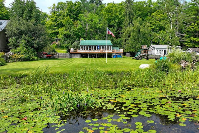 view of yard featuring a water view