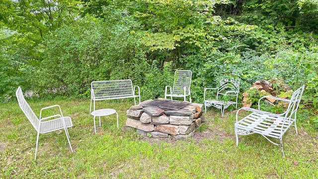 view of yard featuring an outdoor fire pit