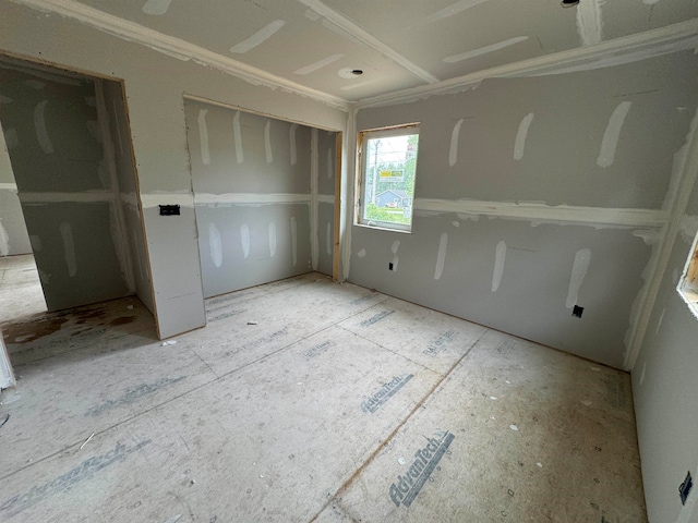 unfurnished bedroom featuring a closet