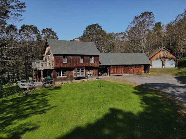 view of front of property with driveway and a front yard