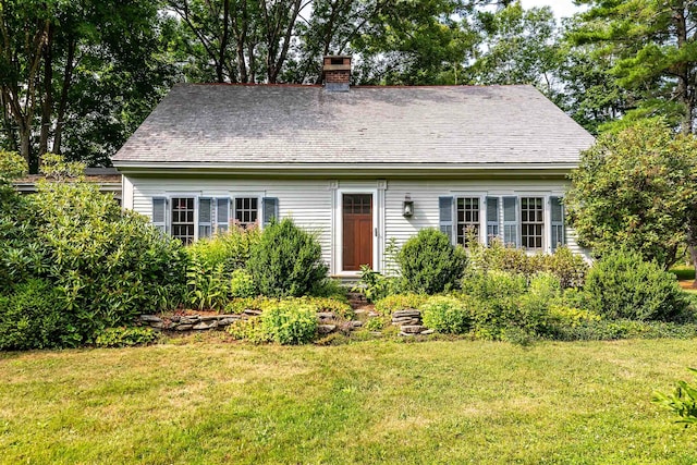 view of front of property with a front yard