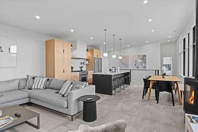 living area featuring recessed lighting