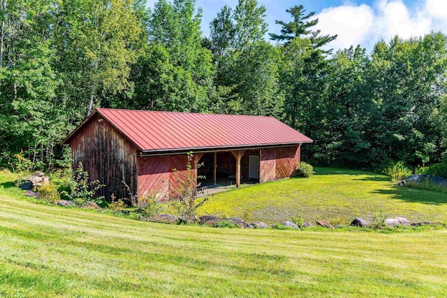 exterior space with a yard