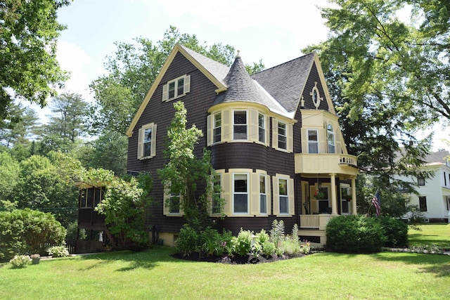 victorian-style house featuring a front lawn