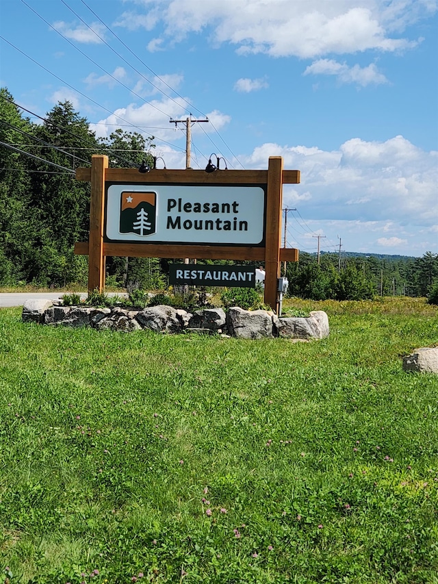 community sign featuring a yard