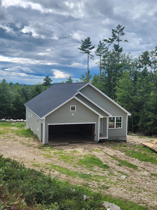 view of front facade with a garage