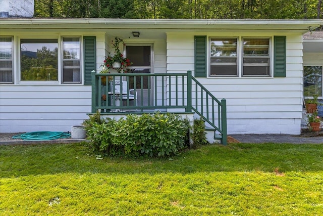 property entrance featuring a lawn