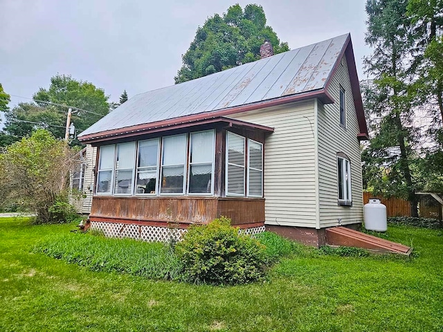 exterior space featuring a lawn