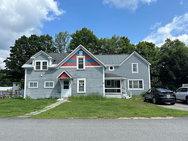 view of front facade with a front lawn