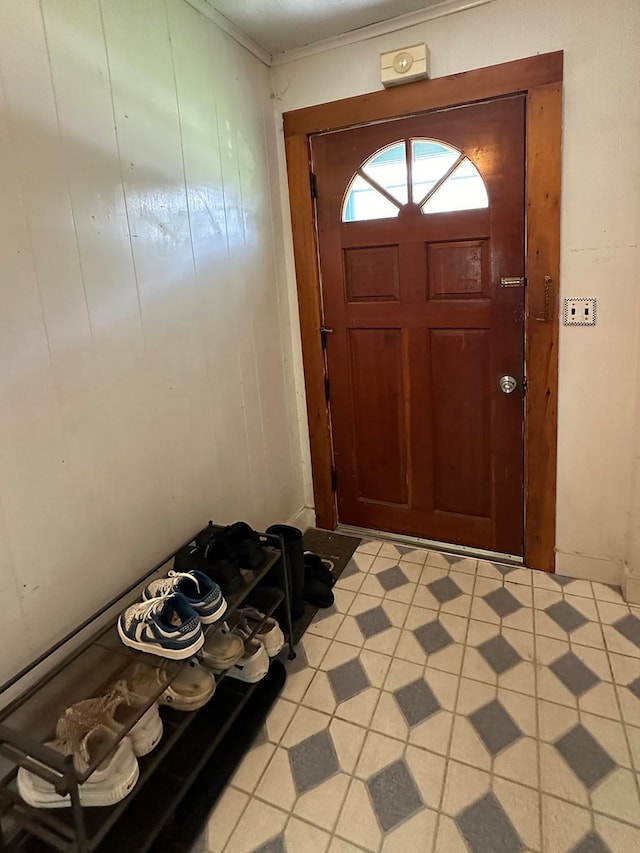 entryway featuring ornamental molding