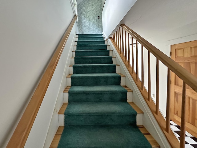10 Hawthorne St, Plymouth, NH 03264 - view of staircase