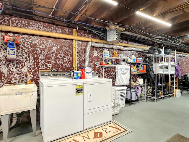 laundry room with washing machine and dryer