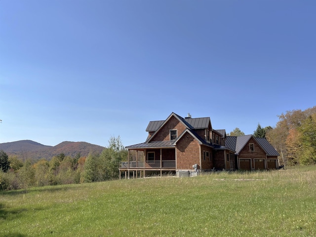 view of front facade with a front yard and a mountain view