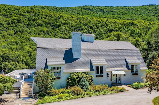 birds eye view of property featuring a wooded view