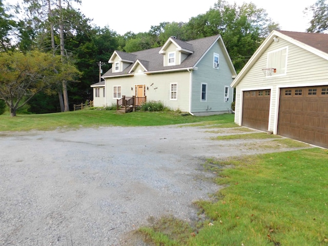 view of front facade with a front lawn