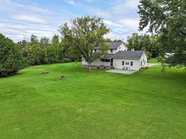 view of yard featuring a patio