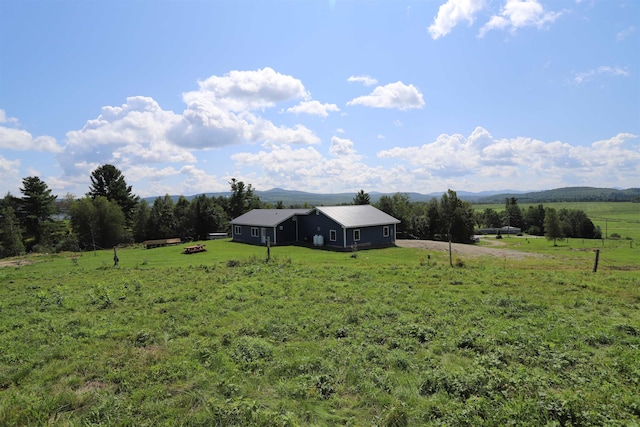 view of yard featuring a rural view