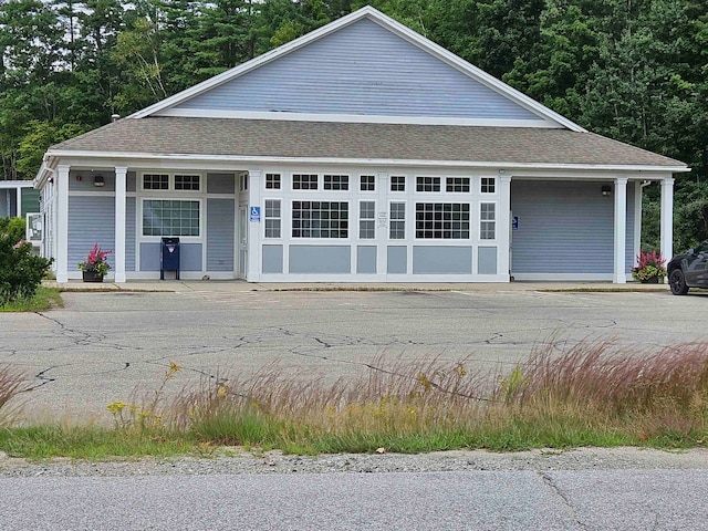 view of front of property