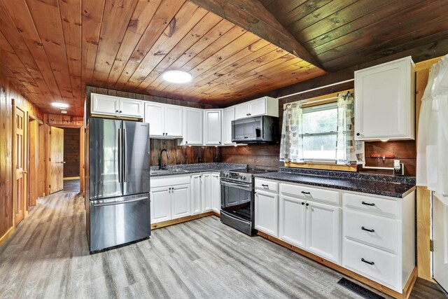 kitchen featuring sink, light hardwood / wood-style flooring, electric stove, stainless steel fridge, and wood ceiling