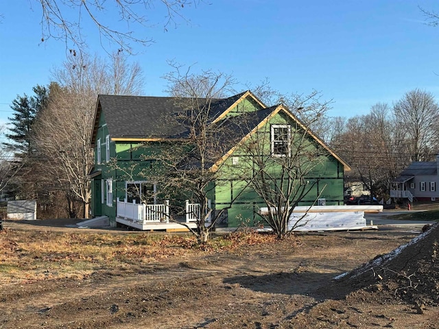 view of front of house featuring a wooden deck