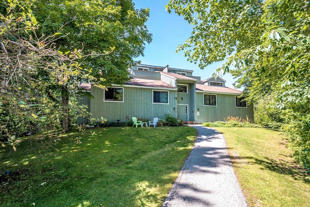 view of front of house with a front lawn