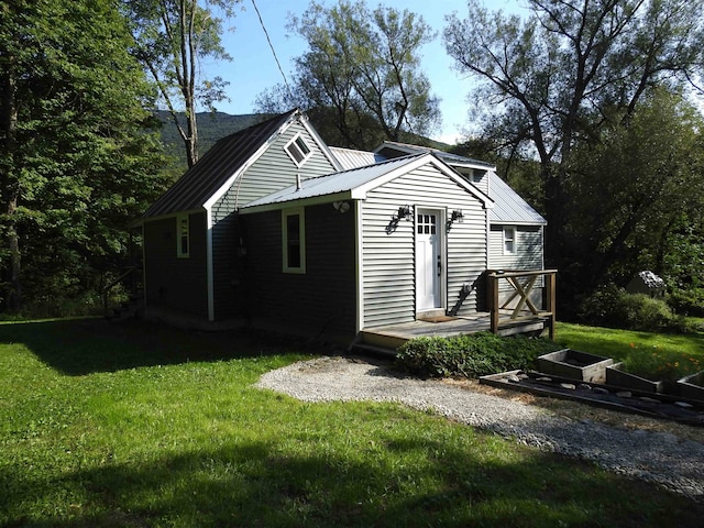 exterior space featuring a yard