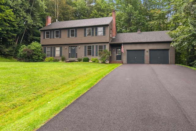 colonial-style house featuring a front yard