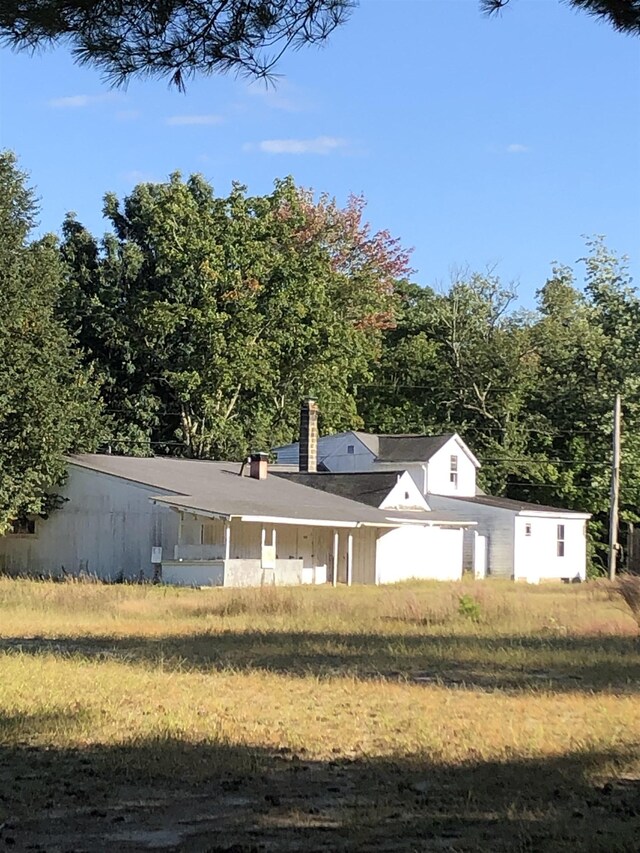 view of side of property