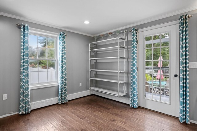 bathroom with crown molding, vanity, and toilet