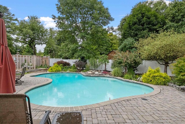 view of yard featuring a fire pit